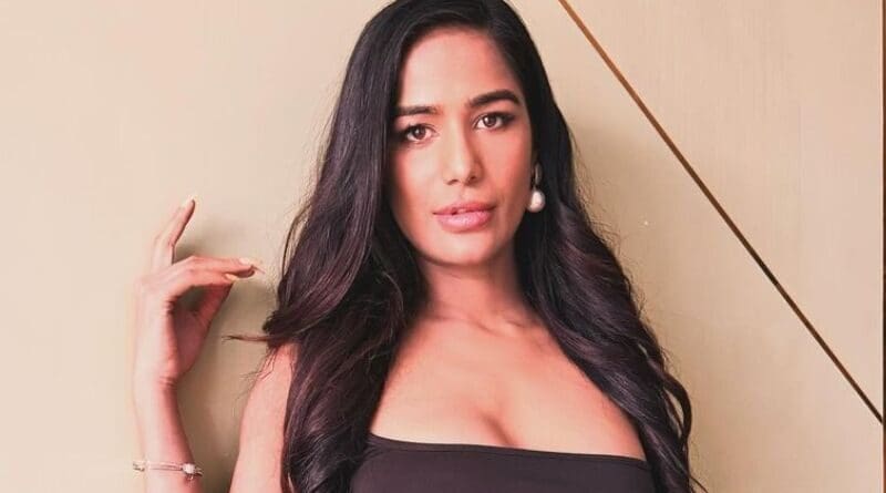 newsseals-poonampandeydies