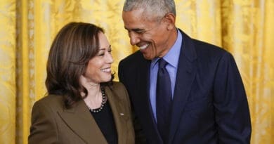 newsseals-barackobamasupportkamala