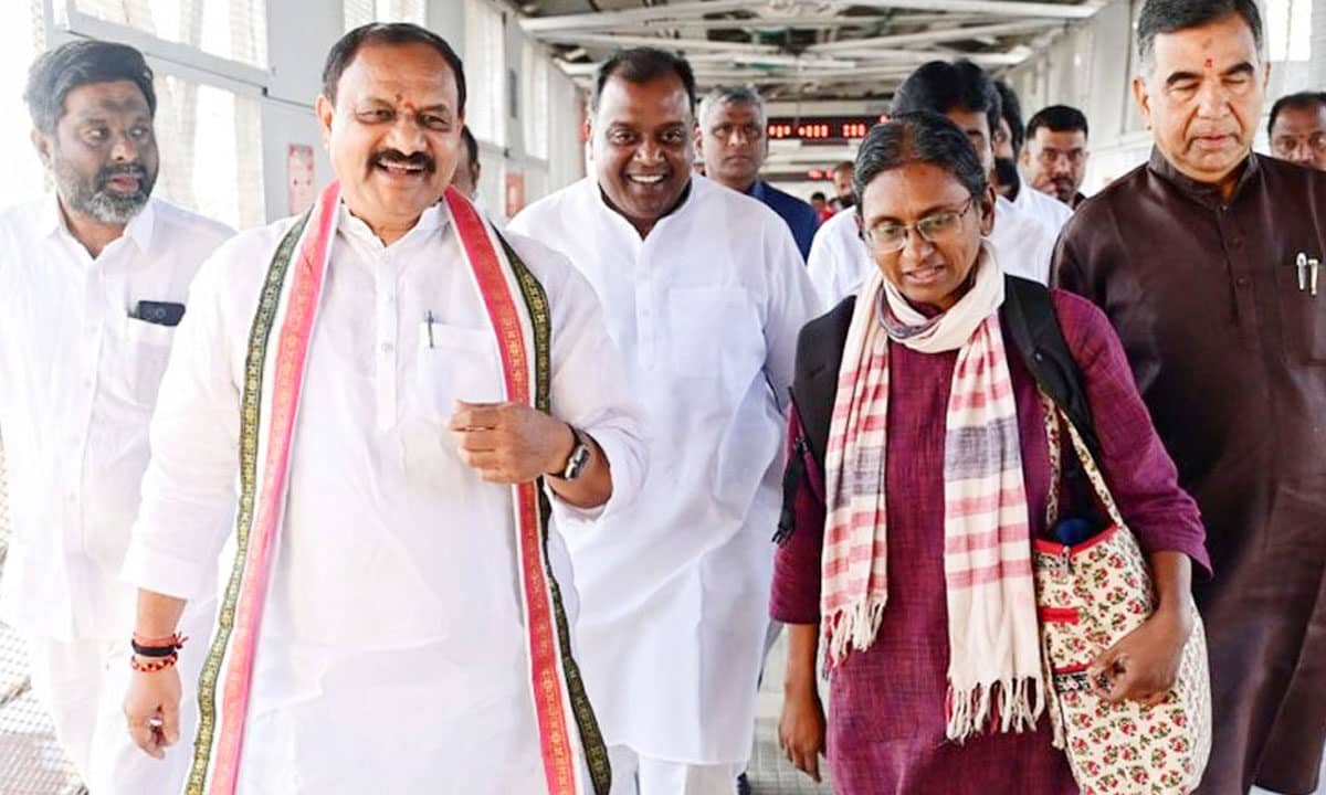 సీఎం ఢిల్లీ బాట మేడం జ‌నం బాట