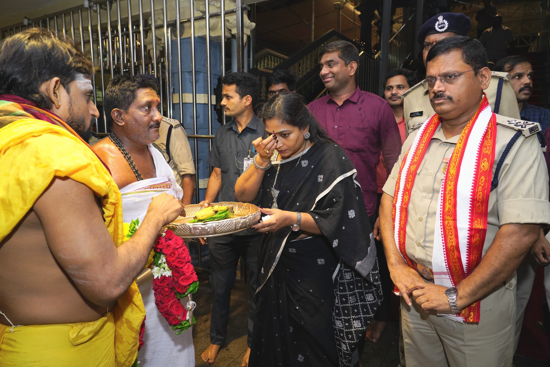 దుర్గ‌మ్మ ద‌స‌రా ఉత్స‌వాల‌కు 15 ల‌క్ష‌ల మంది భ‌క్తులు
