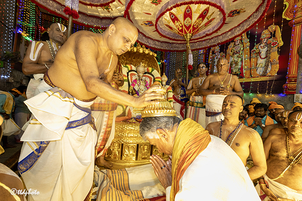 శ్రీ‌వారి ఆల‌యాల నిర్మాణాల‌కు విరాళాలు ఇవ్వాలి