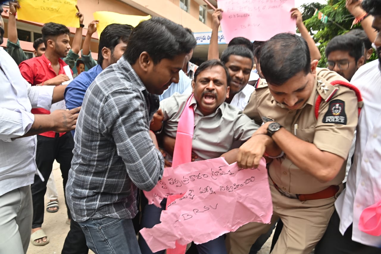 గ్రూప్ -1 ప‌రీక్ష‌లు ర‌ద్దు చేయాలి : బీఆర్ఎస్వీ