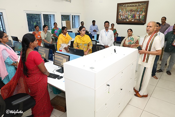 ఆక‌స్మిక త‌నిఖీ చేసిన ఈవో సింఘాల్