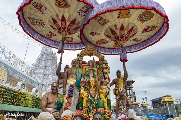 హ‌నుమంత వాహ‌నంపై కోదండ రాముడు