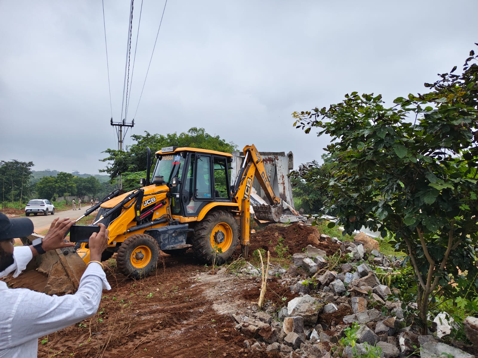 రూ. 500 కోట్ల విలువైన 12 ఎక‌రాలు స్వాధీనం