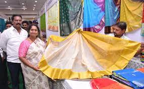 పండుగ‌ల వేళ ఆప్కో భారీ డిస్కౌంట్
