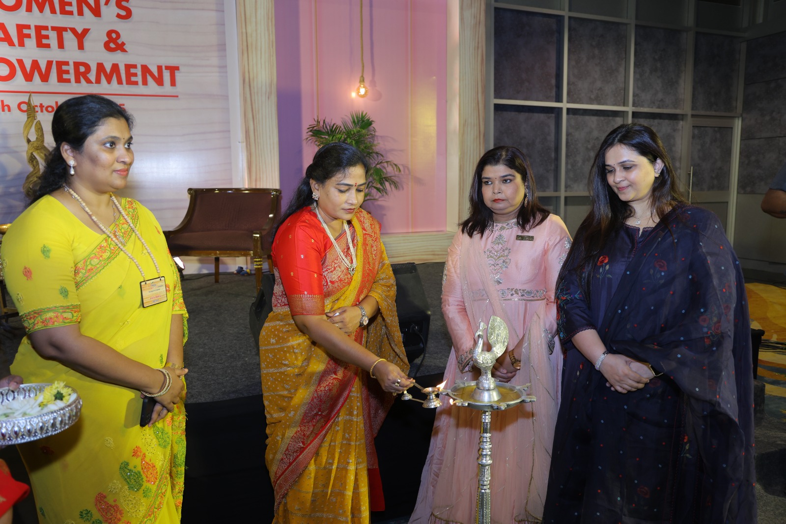 మ‌హిళ‌లు పారిశ్రామిక‌వేత్త‌లుగా ఎదగాలి