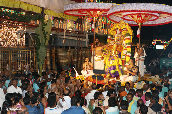 తిరుమలలో వైభవంగా పౌర్ణమి గరుడ సేవ