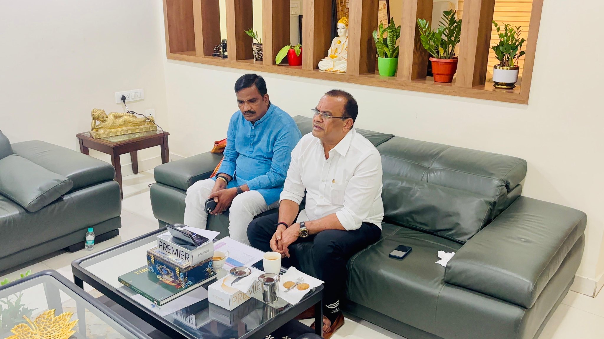 తుపాను ప్ర‌భావంతో భారీగా దెబ్బ‌తిన్న రోడ్లు