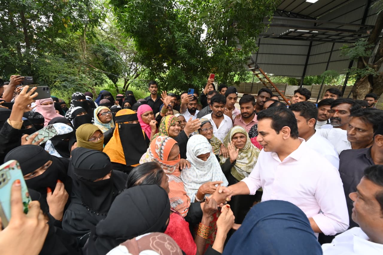 తెలంగాణలో బుల్డోజర్ రాజ్యం నడుస్తోంది