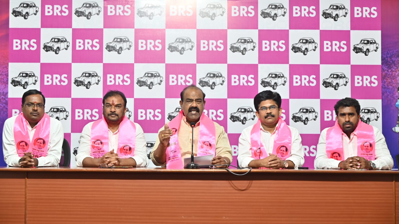 అధికారం కోసం కాంగ్రెస్ బీసీ వాదాన్ని ఎత్తుకొంది