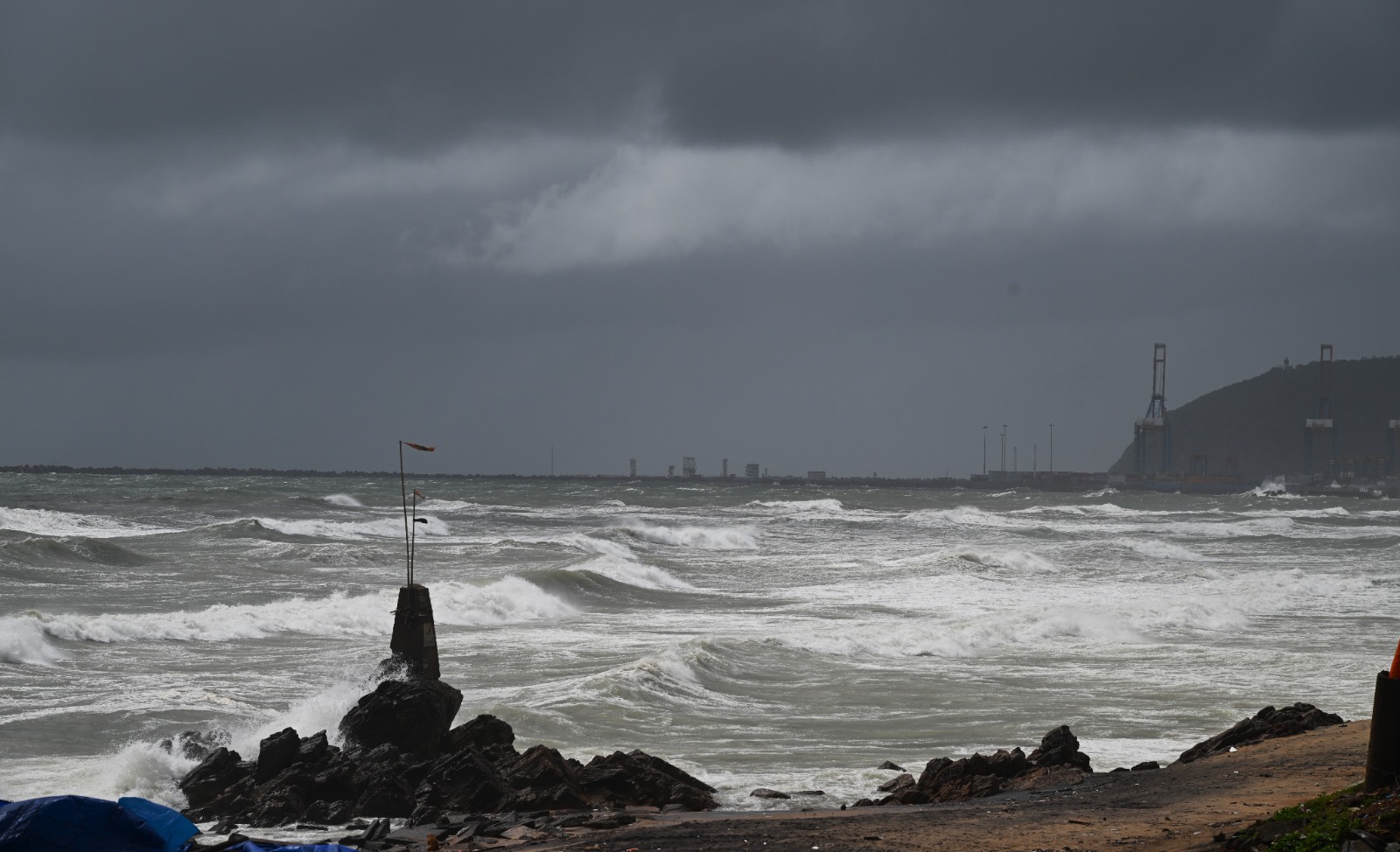 తీరం దాటిన మొంథా తీవ్ర తుఫాన్