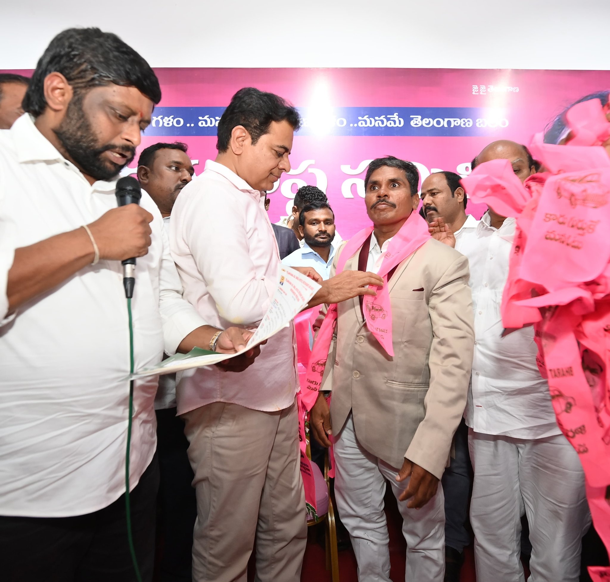 తెలంగాణ స‌ర్కార్ అవినీతికి కేరాఫ్