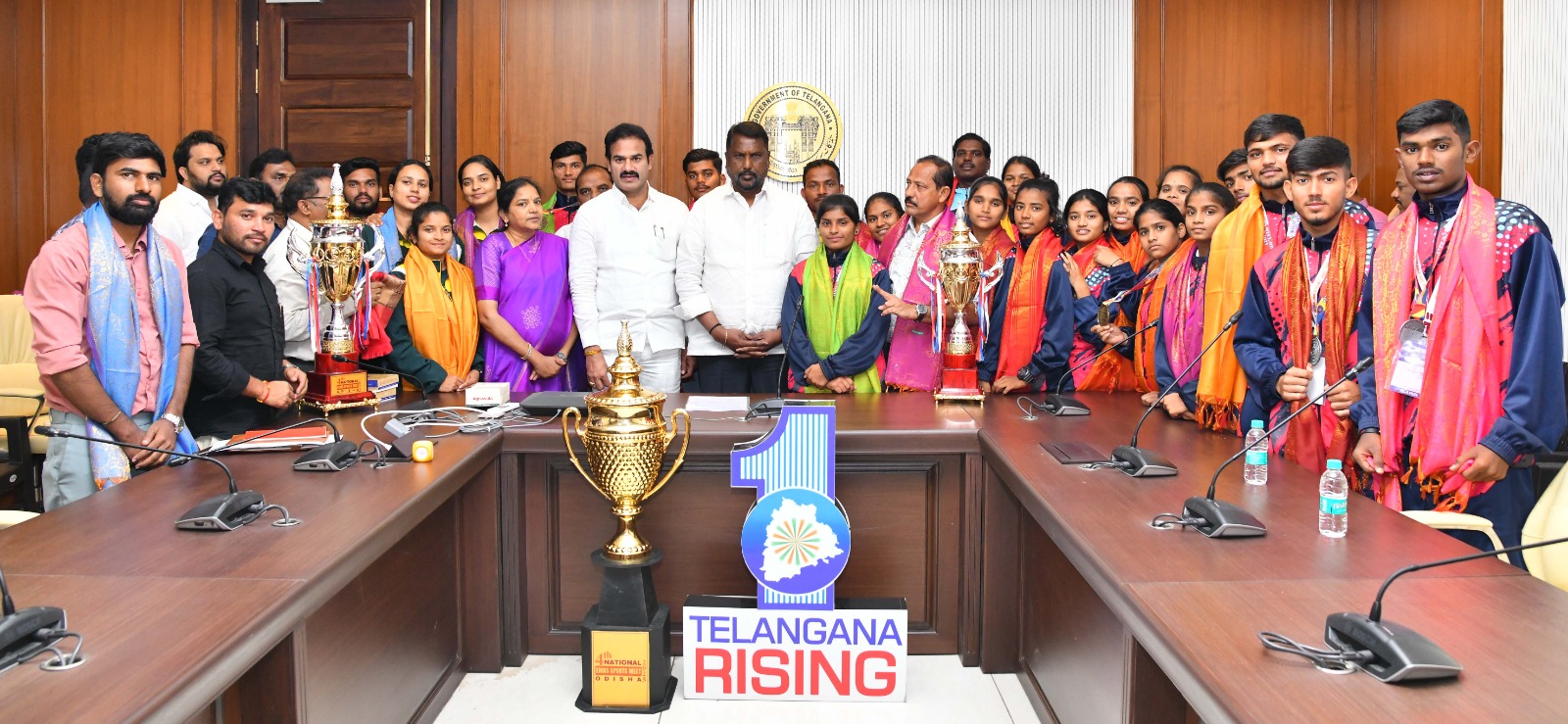 తెలంగాణ బిడ్డ‌ల అరుదైన ఘ‌న‌త