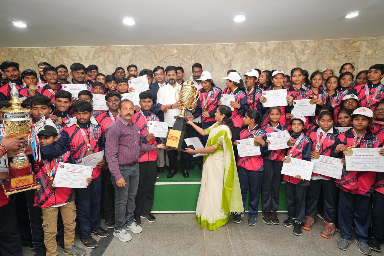 ఓవరాల్ ఛాంపియ‌న్స్ కు సీఎం అభినంద‌న