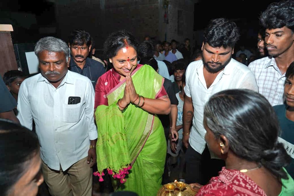 జ‌న‌మే జెండా స‌మ‌స్య‌లే ఎజెండా