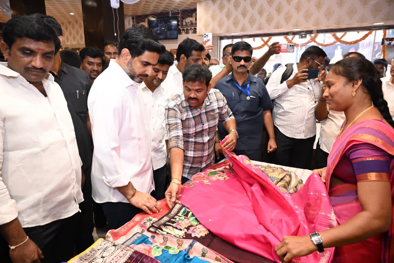 చేనేత కార్మికుల‌కు స‌ర్కార్ చేయూత