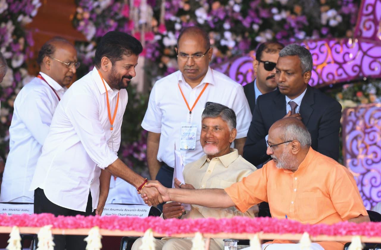 బాబా మనుషుల్లో దేవుడిని చూశారు : సీఎం