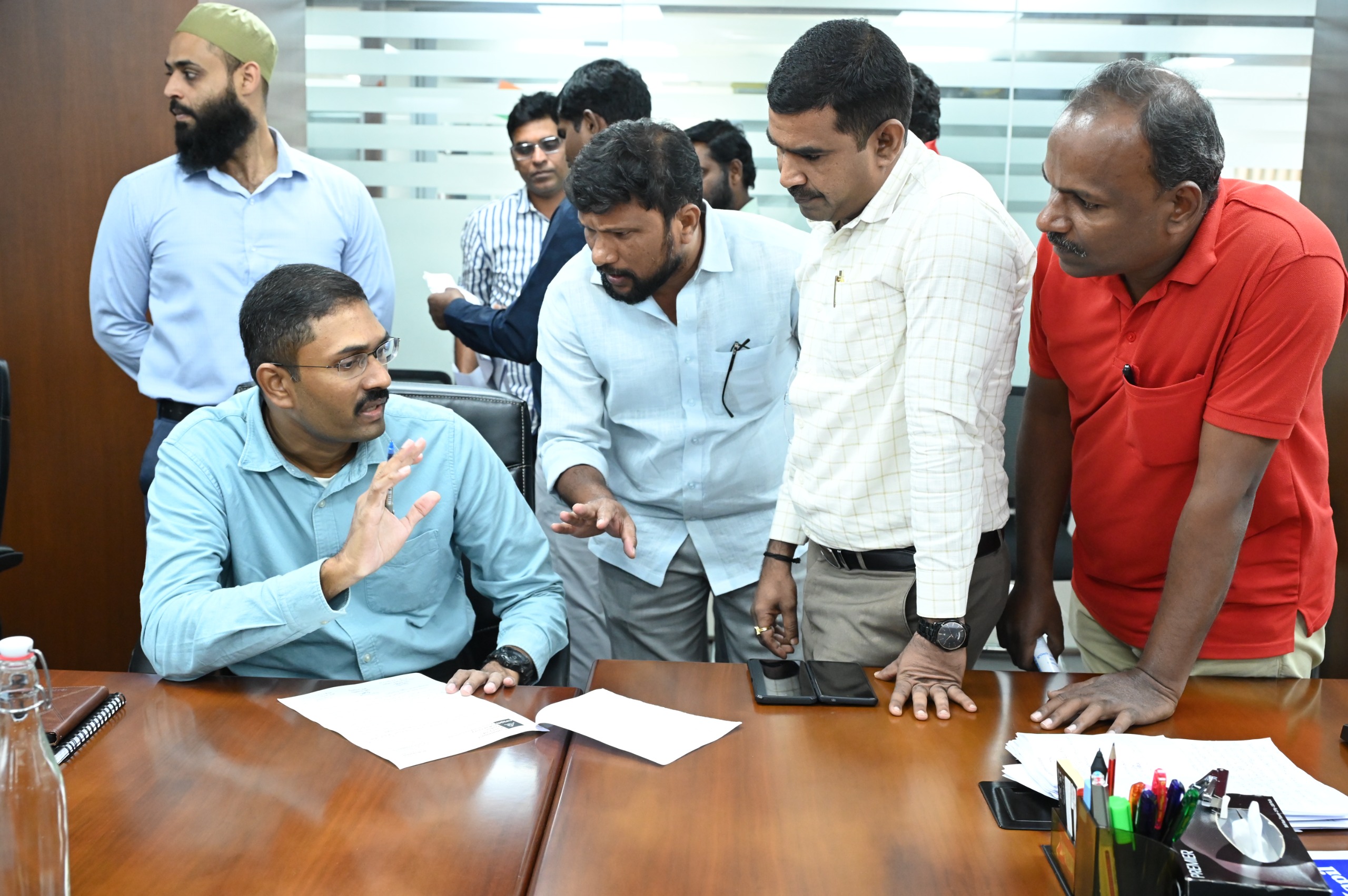 పార్కుల‌ను కాపాడాల‌ని హైడ్రాకు ఫిర్యాదు