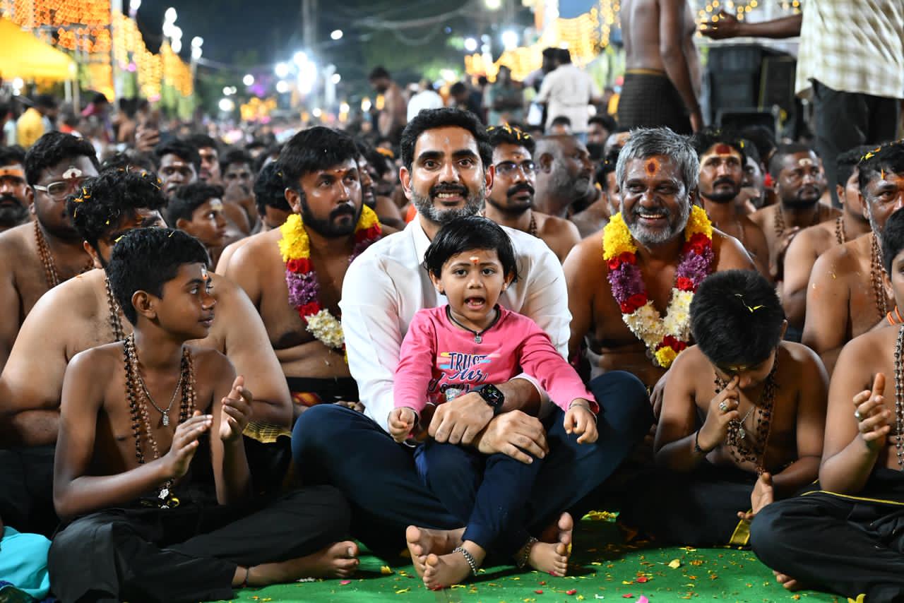 శ్రీ ల‌క్ష్మీ న‌ర‌సింహ స్వామి స‌న్నిధిలో లోకేష్