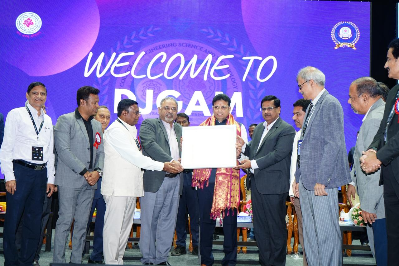 ఐటీ రంగంలో ఎదిగేందుకు ఎన్నో అవ‌కాశాలు