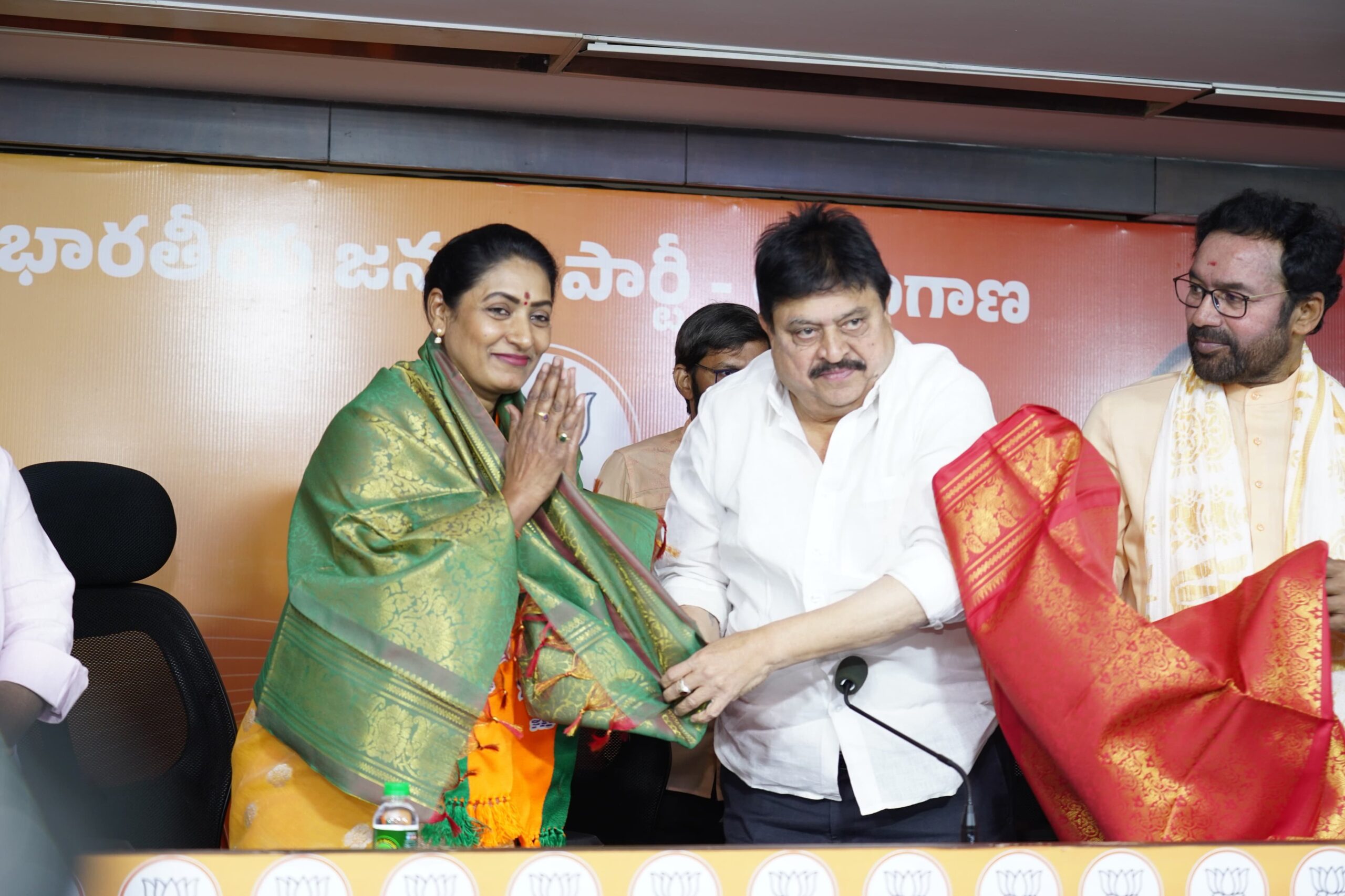 బీజేపీలో చేరిన నటి ఆమని