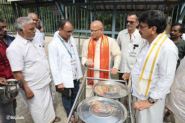 తిరుమ‌ల‌లో ఏర్పాట్ల‌పై ఏఈవో త‌నిఖీలు