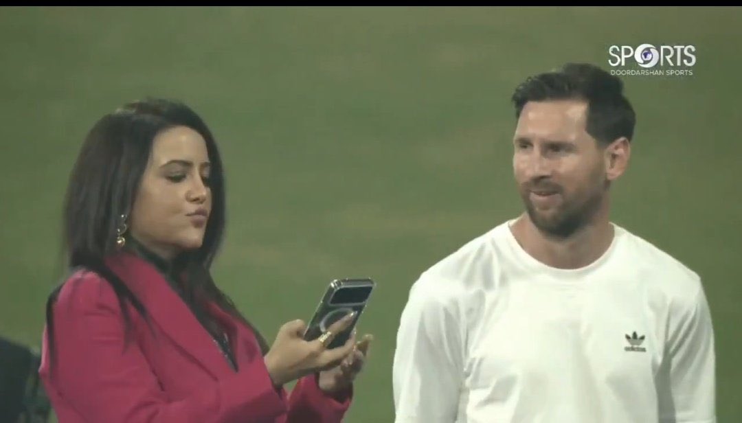 అమృత ఫడ్నవీస్ వ్యవహారం సర్వత్రా ఆగ్రహం