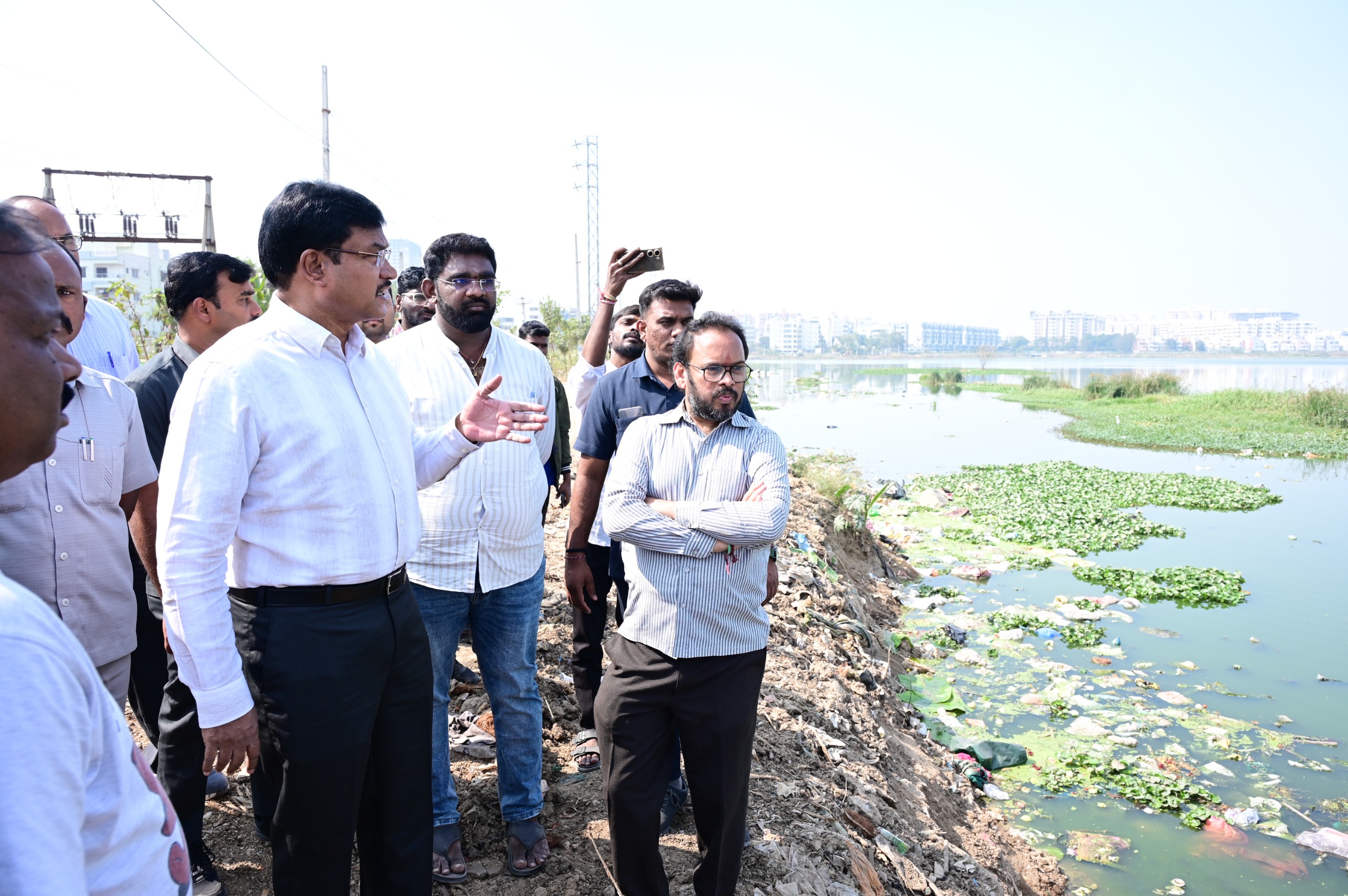 దూకుడు పెంచిన హైడ్రా క‌మిష‌న‌ర్