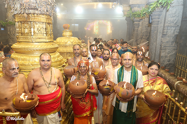 శ్రీ‌వారి ఆల‌యంలో ఘ‌నంగా కార్తీక దీపోత్సవం