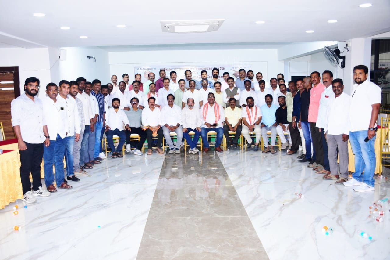 గుర్తింపు కార్డులు ఇచ్చే దాకా ఆగ‌దు పోరాటం