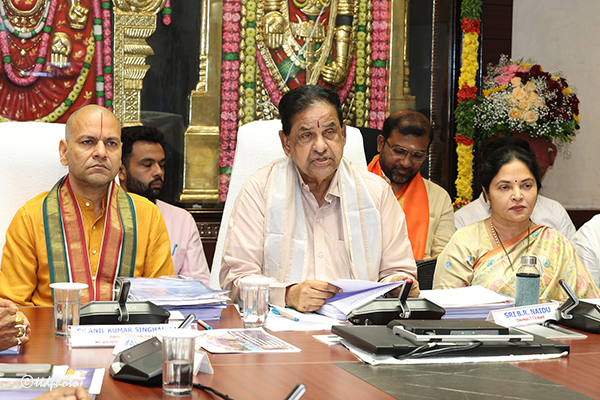 తిరుమలలోని రహదారులకు శ్రీవారి నామాలతో పేర్లు