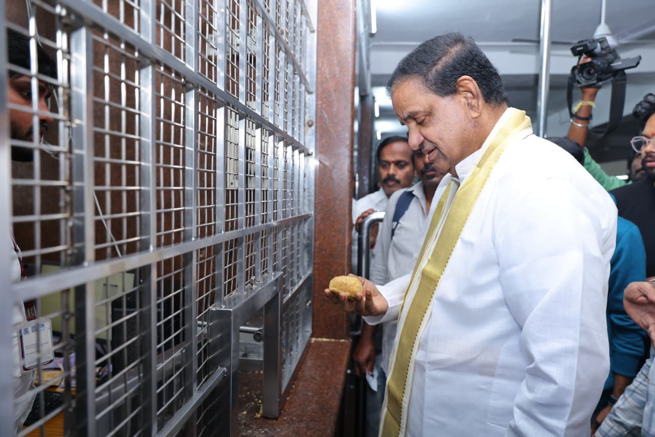 రోజుకు తిరుమ‌ల‌లో 8 ల‌క్ష‌ల ల‌డ్డూల విక్ర‌యం