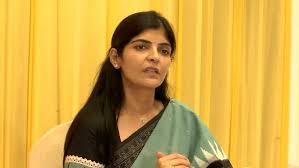 ఎమ్మెల్యే అరవ శ్రీధర్ పై మహిళా కమిషన్ సీరియస్