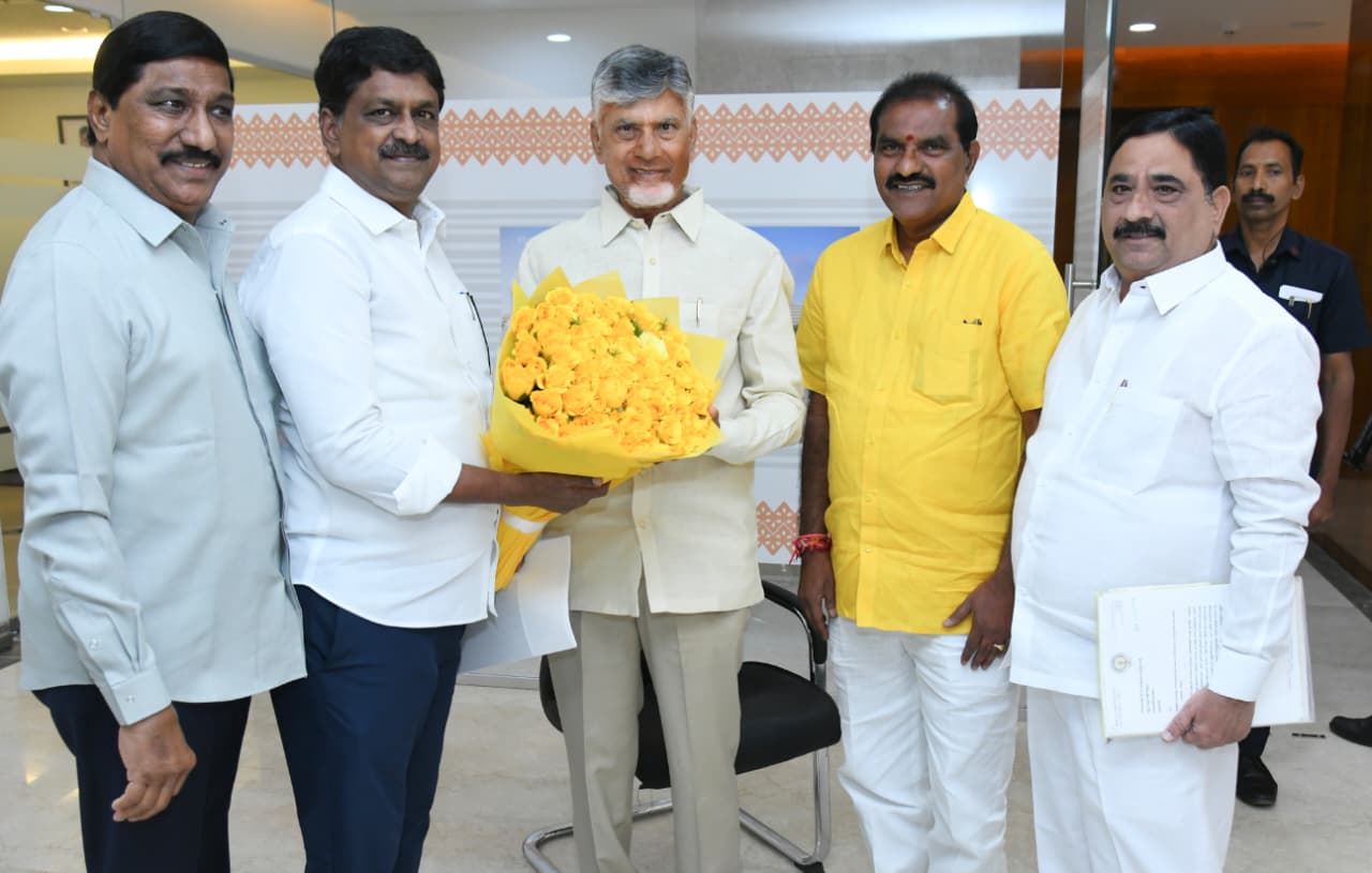 ఆర్టీఐ క‌మిష‌న‌ర్ల‌కు చంద్ర‌బాబు అభినంద‌న