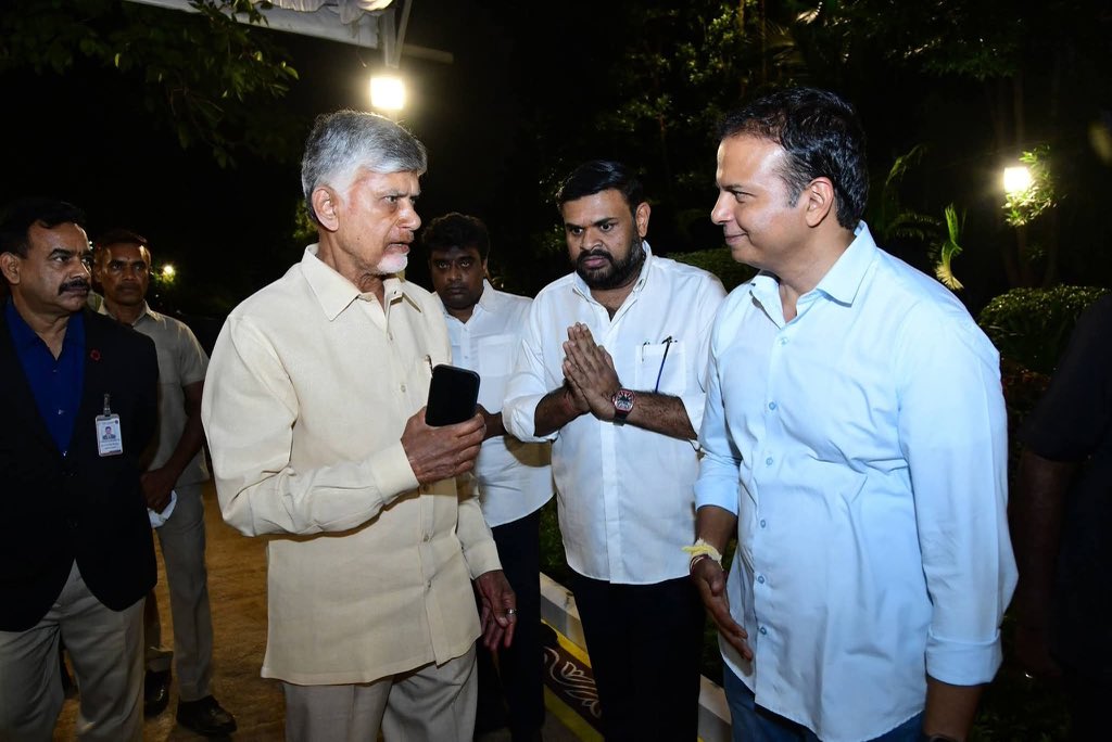 నారా వారి ప‌ల్లెలో చంద్ర‌బాబు కుటుంబం