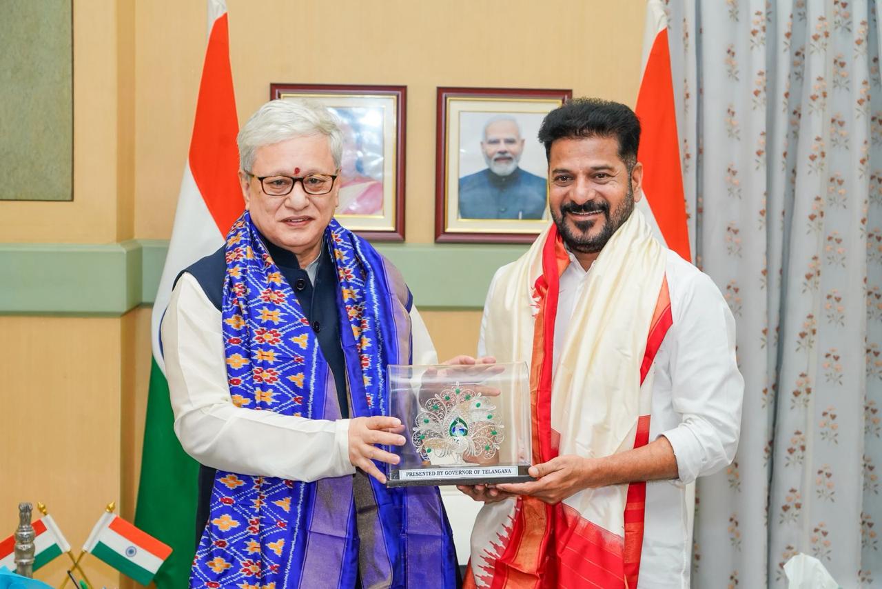 గ‌వ‌ర్న‌ర్ ను క‌లిసిన సీఎం రేవంత్ రెడ్డి