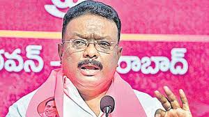 సినిమా వాళ్ల‌ను బెదిరిస్తున్న సీఎం : దాసోజు శ్ర‌వ‌ణ్