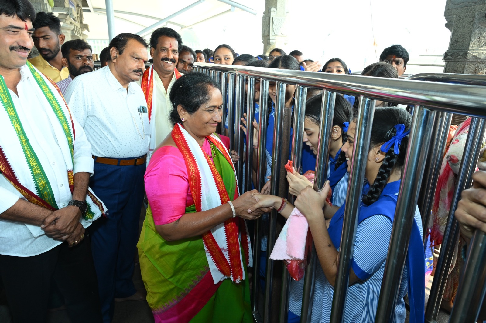 లోకేశ్ పేరు వింటే జగన్ వణుకు : స‌విత‌