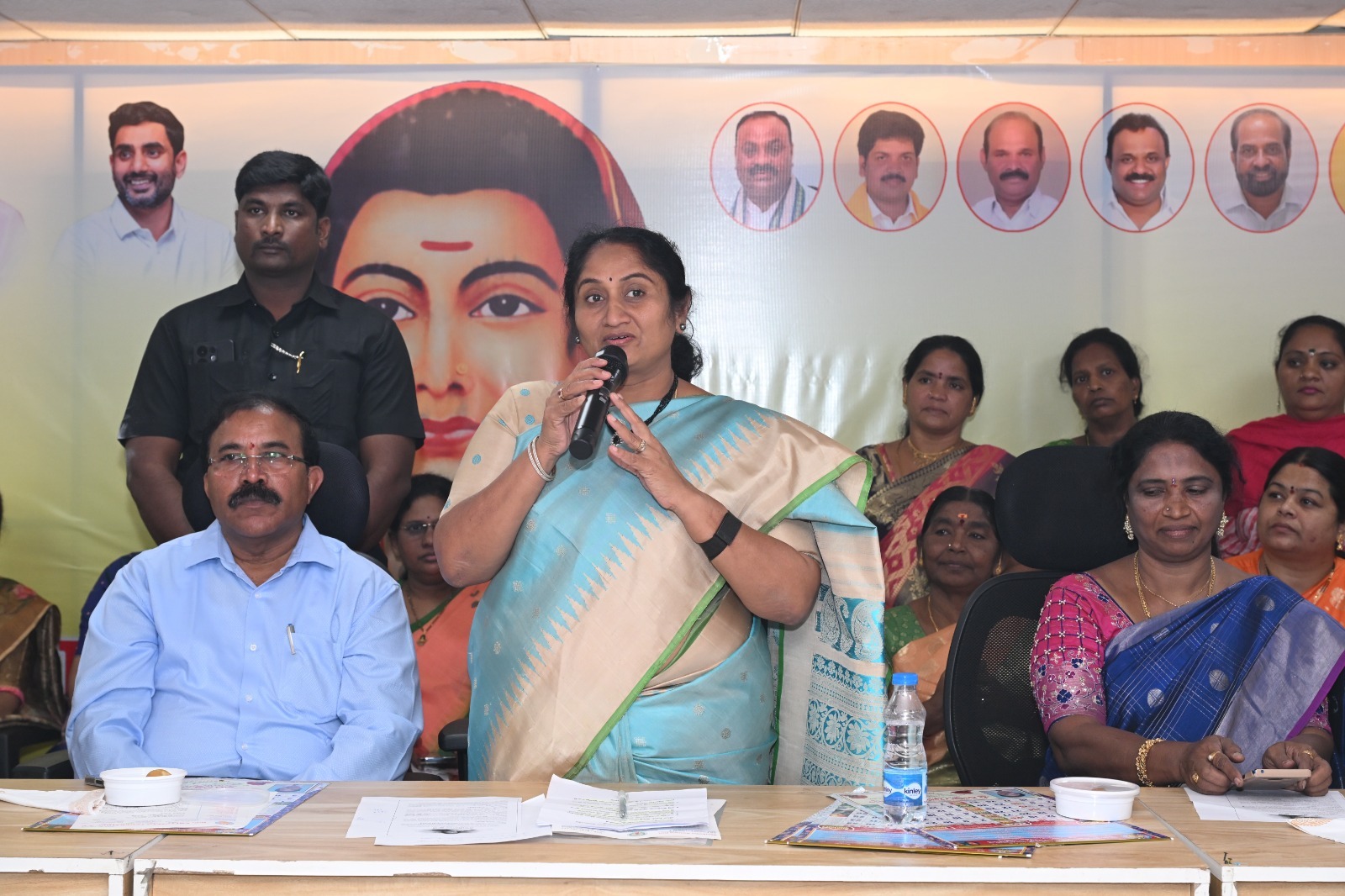 అన్ని వ‌ర్గాల‌కు సంక్షేమ ఫ‌లాలు : స‌విత‌