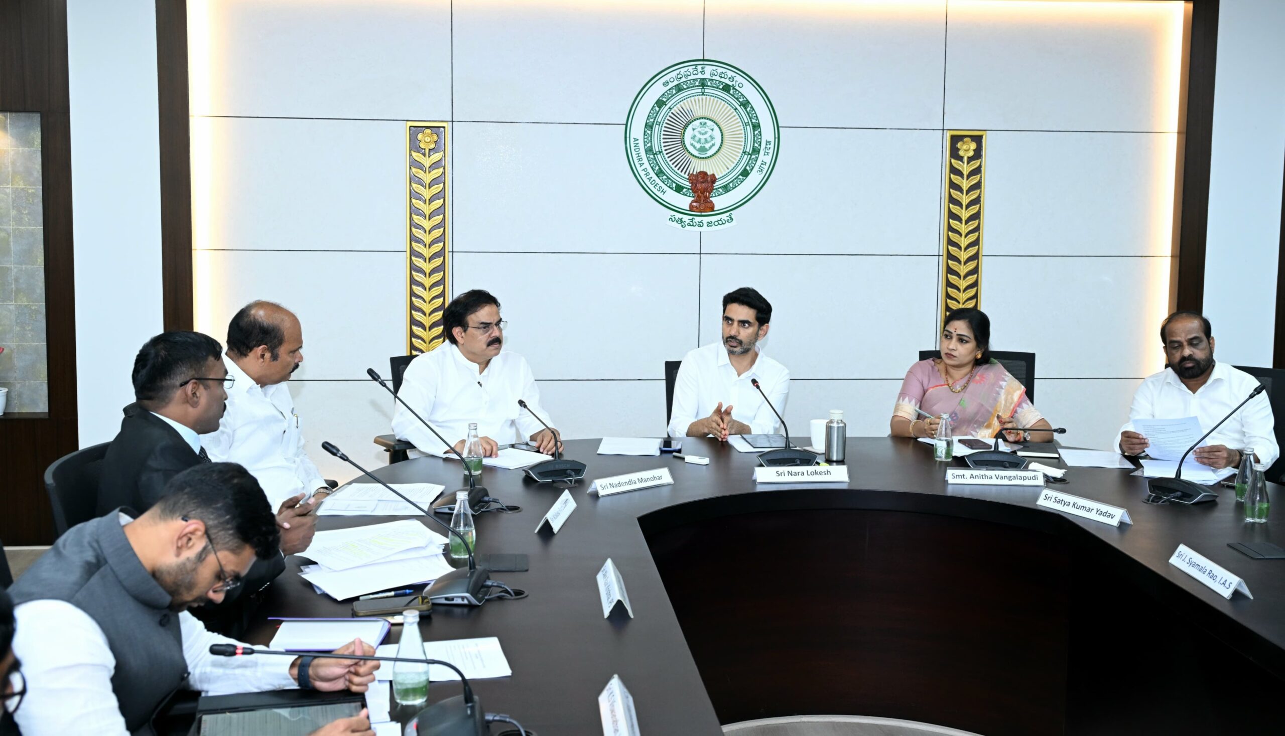 సోషల్ మీడియా ప్రభావంపై సర్కార్ ఆందోళన