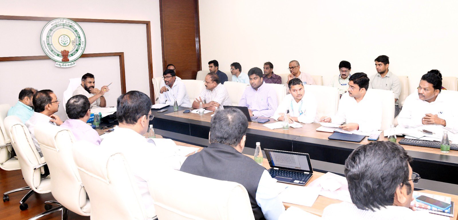 ప్ర‌యోజ‌నాలు క‌ల్పించే పండ్ల మొక్క‌లు పెంచాలి