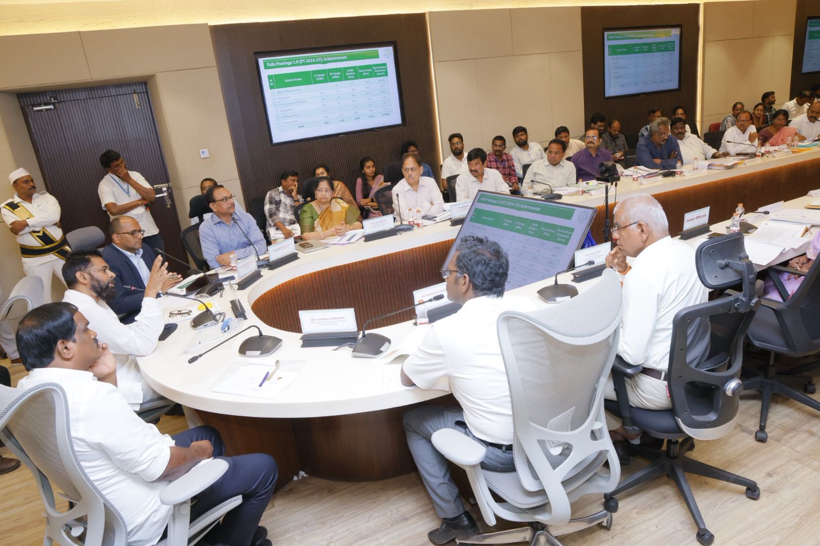 జవాబుదారీతనంతో పని చేయాలి : పవన్ కళ్యాణ్