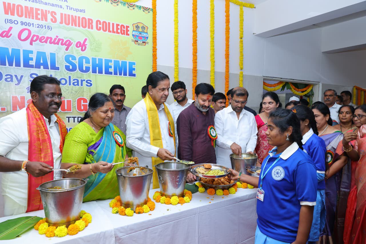 క‌ష్ట‌ప‌డి చ‌దువుకుంటే ఉజ్వ‌ల భ‌విష్య‌త్తు