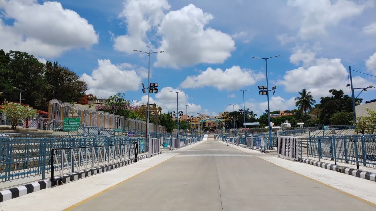 తిరుమల సాక్షిగా నవ దంపతుల ఫోటో షూట్