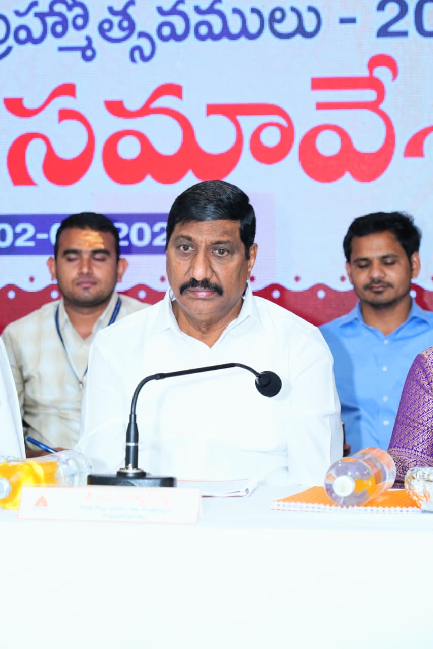 8వ తేదీ లోపు రహదారుల మరమ్మత్తులు చేపట్టాలి