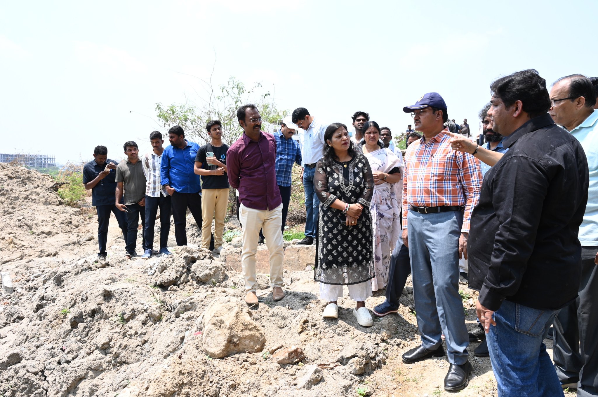 కాముని చెరువు పున‌రుద్ద‌ర‌ణ ప‌నులు చేప‌ట్టాలి