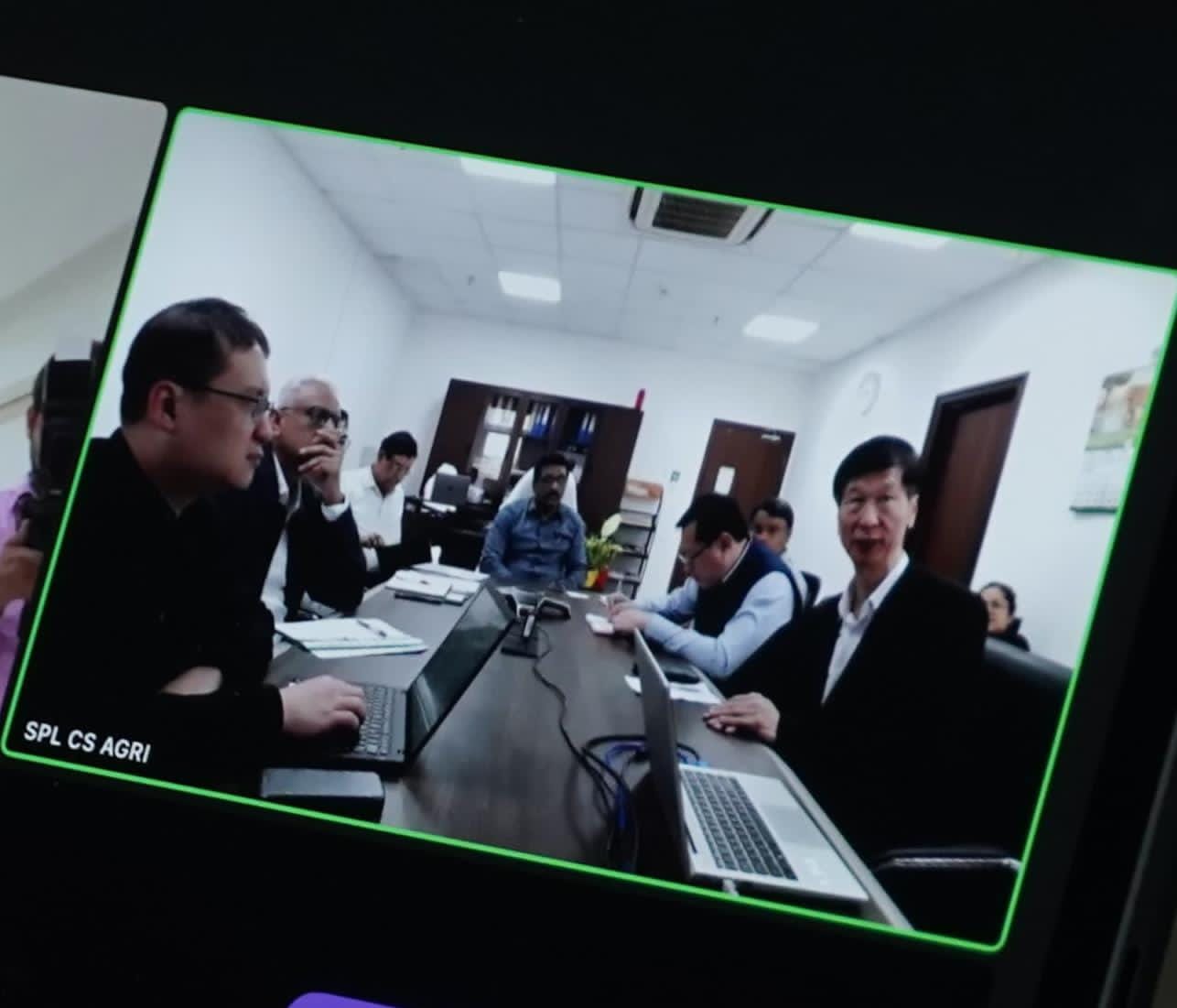 సింగపూర్ ప్రతినిధులతో మంత్రి అచ్చెన్న భేటీ