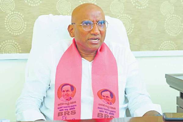 కేసీఆర్ ను విమర్శించే అర్హత ఆకునూరికి లేదు