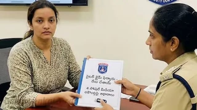 రేణు దేశాయ్‌పై అసభ్యకర కామెంట్లు